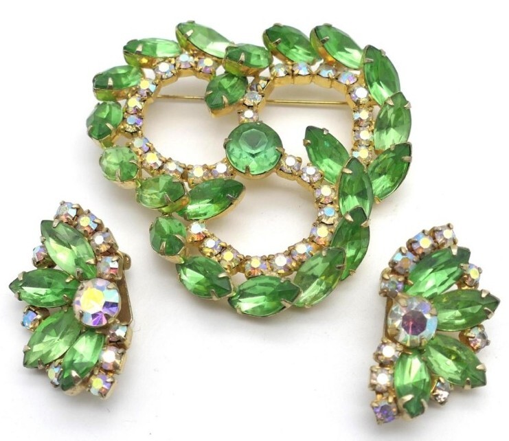Vtg Estate Parure Lime Green AB Pin 2.5″ Brooch & Earring Set Gold Tone Backing