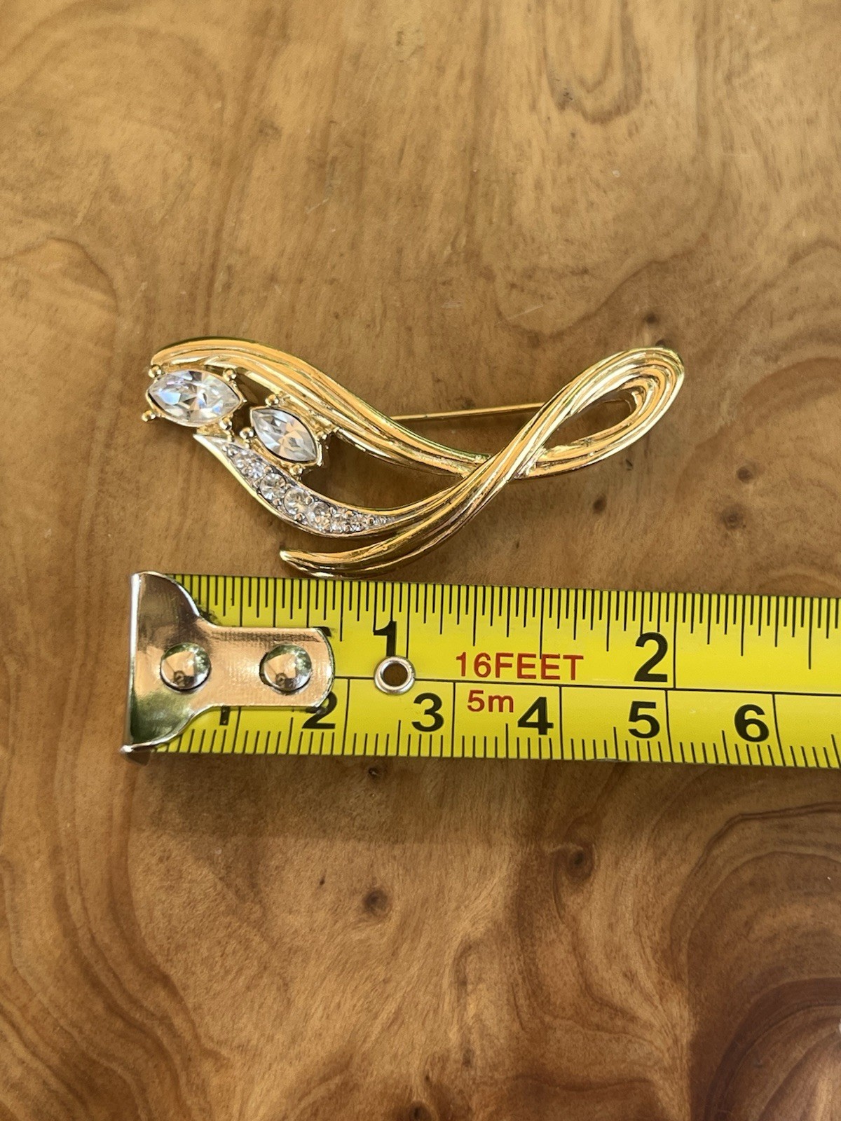 Vintage Trifari Gold Tone Rhinestone Swirl Ribbon Brooch Pin Clear Marquise 2”