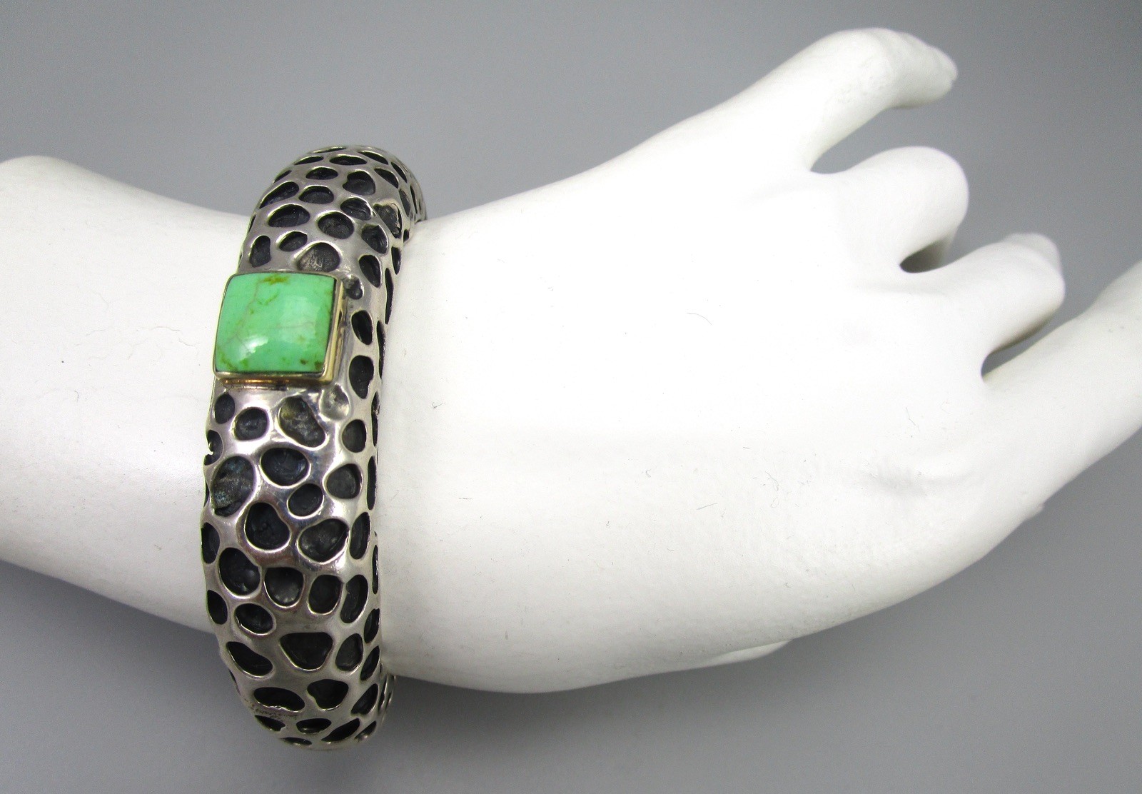 BEAUTIFUL DIAN MALOUF STERLING SILVER 14K GREEN TURQUOISE CUFF BRACELET 52G