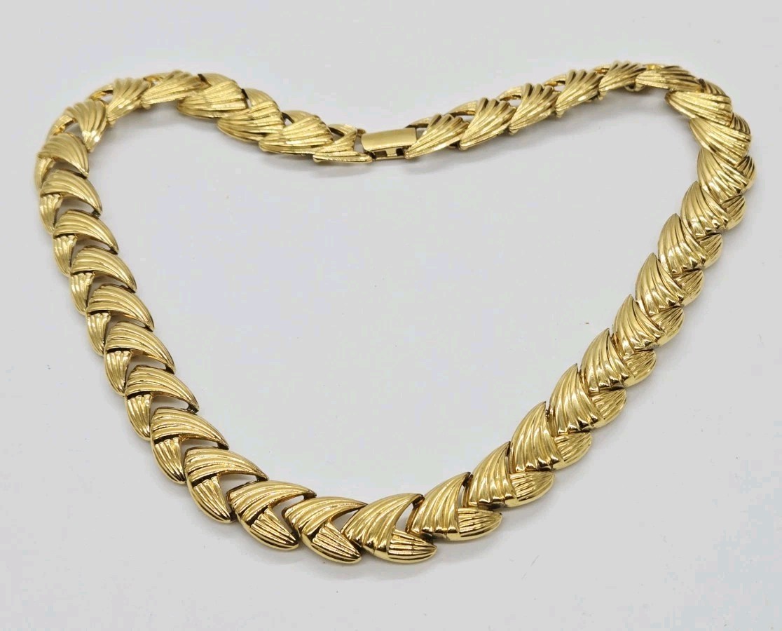 Napier Choker Necklace Gold Tone Arrow Couture Chunky 80’s Style Vintage 16.5 in