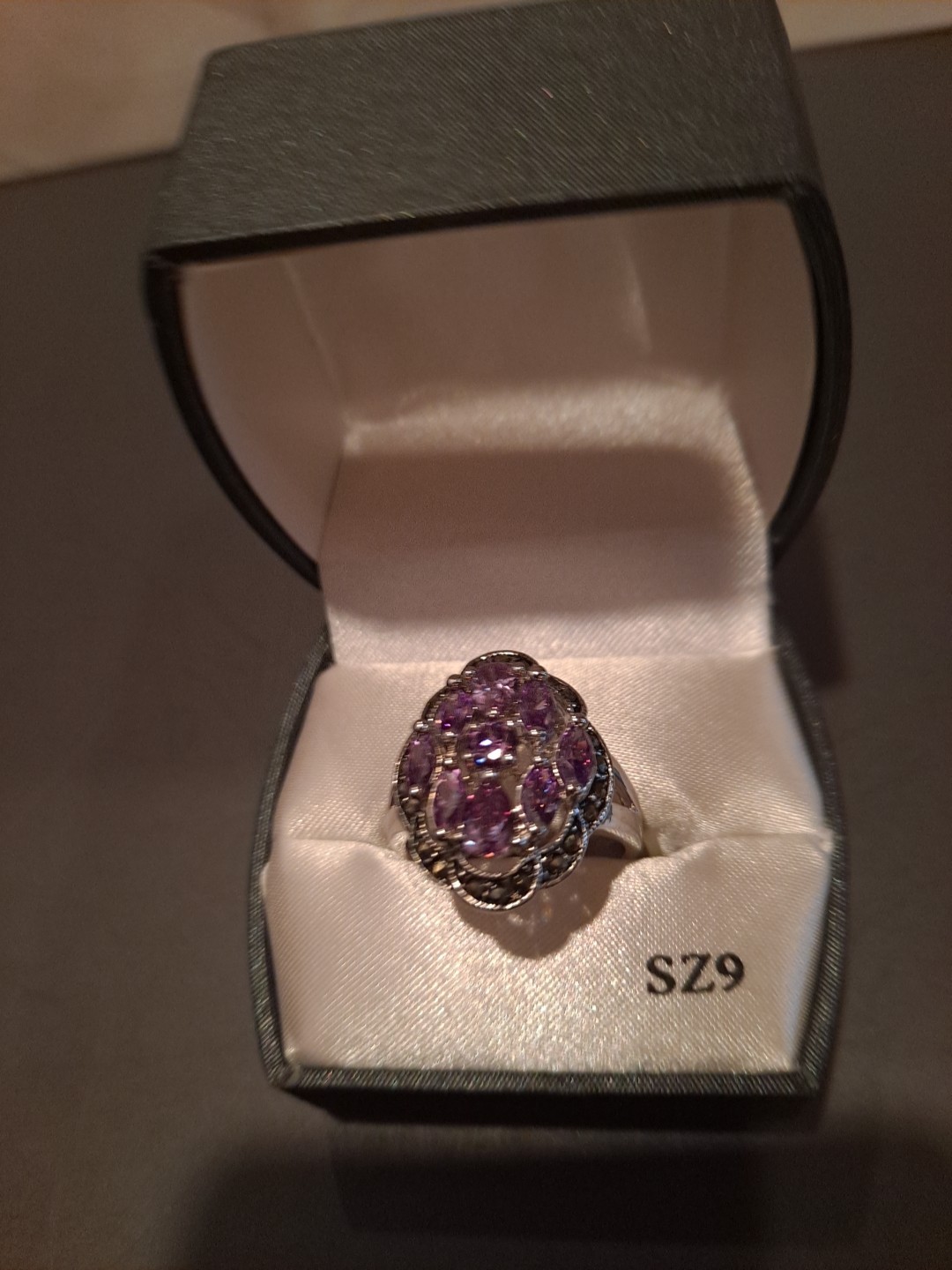 New Lavender Rhinestone Cocktail Ring In Silvertone Setting Size 9