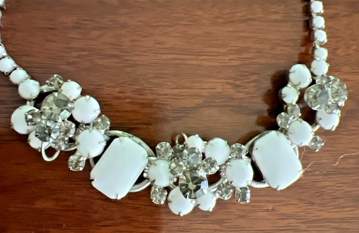 VTG. JULIANA DELIZZA & ELSTER MILK GLASS and GRAY RHINESTONE CHOKER NECKLACE 16″