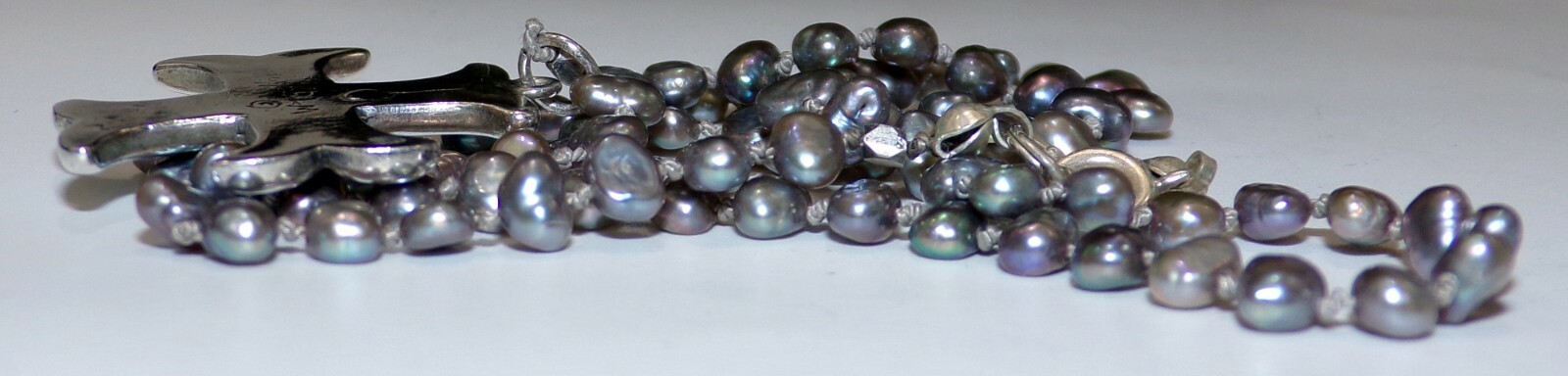 DIAN MALOUF STERLING SILVER MALTESE CROSS & HEART OPALESCENT GRAY PEARL NECKLACE