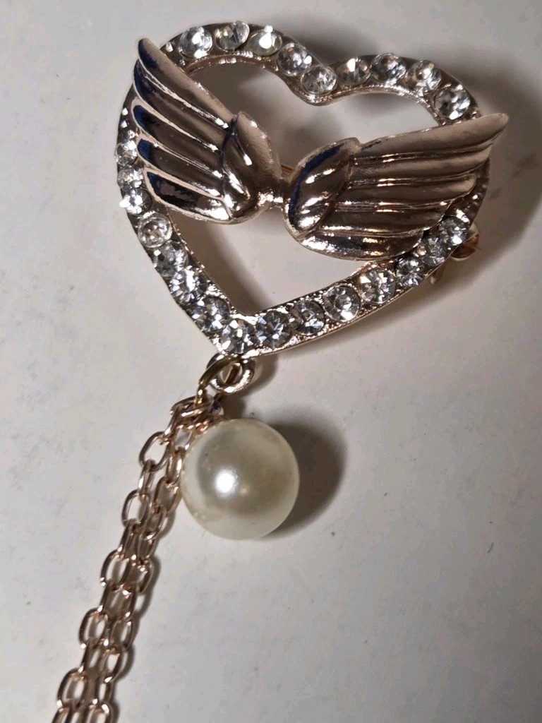 White Austrian Cyrstal Brooch In Rosetone With White Glass Pearl Wings Heart