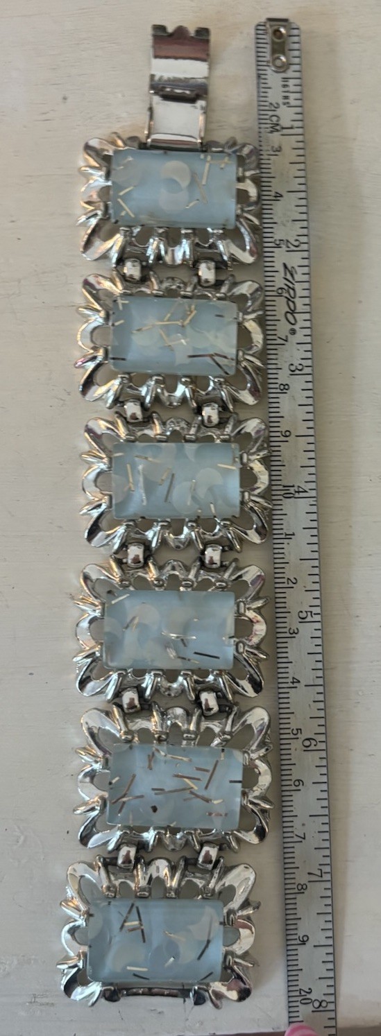 VINTAGE Gorgeous Confetti Lucite Thermoset Silver tone Bracelet & Clip Earrings