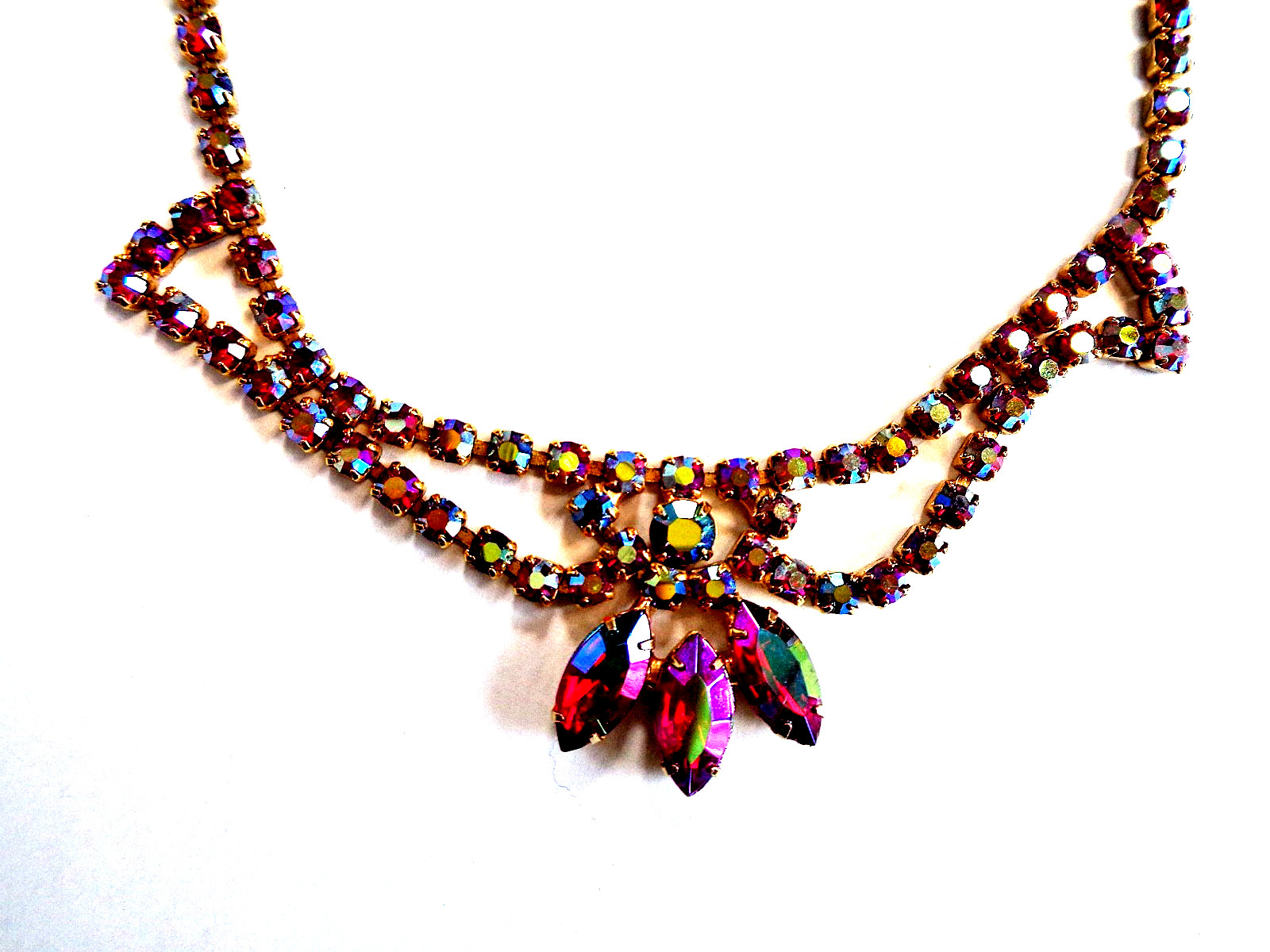 Vintage Stunning Red AB Rhinestone Choker Necklace – Beautiful irridencense