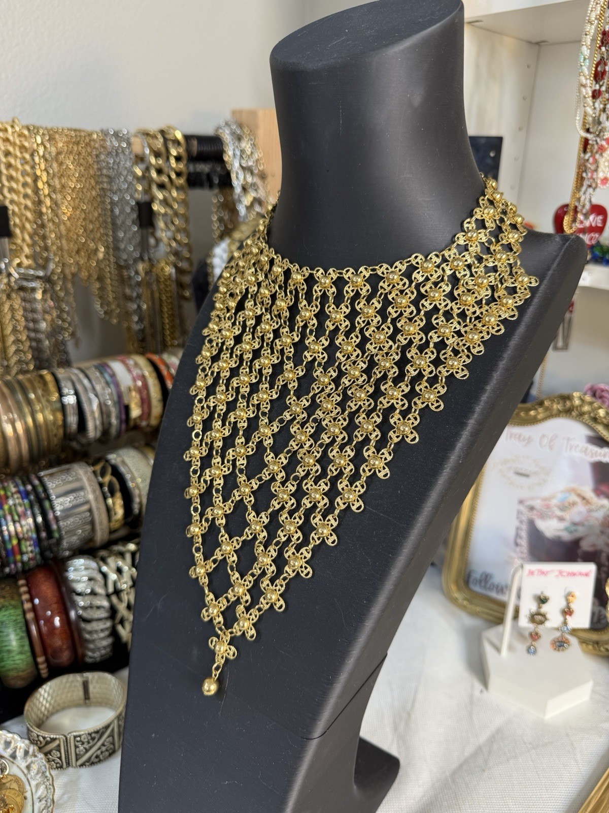 Vintage Gold Tone Articulated Chain Link V Bib Statement Necklace