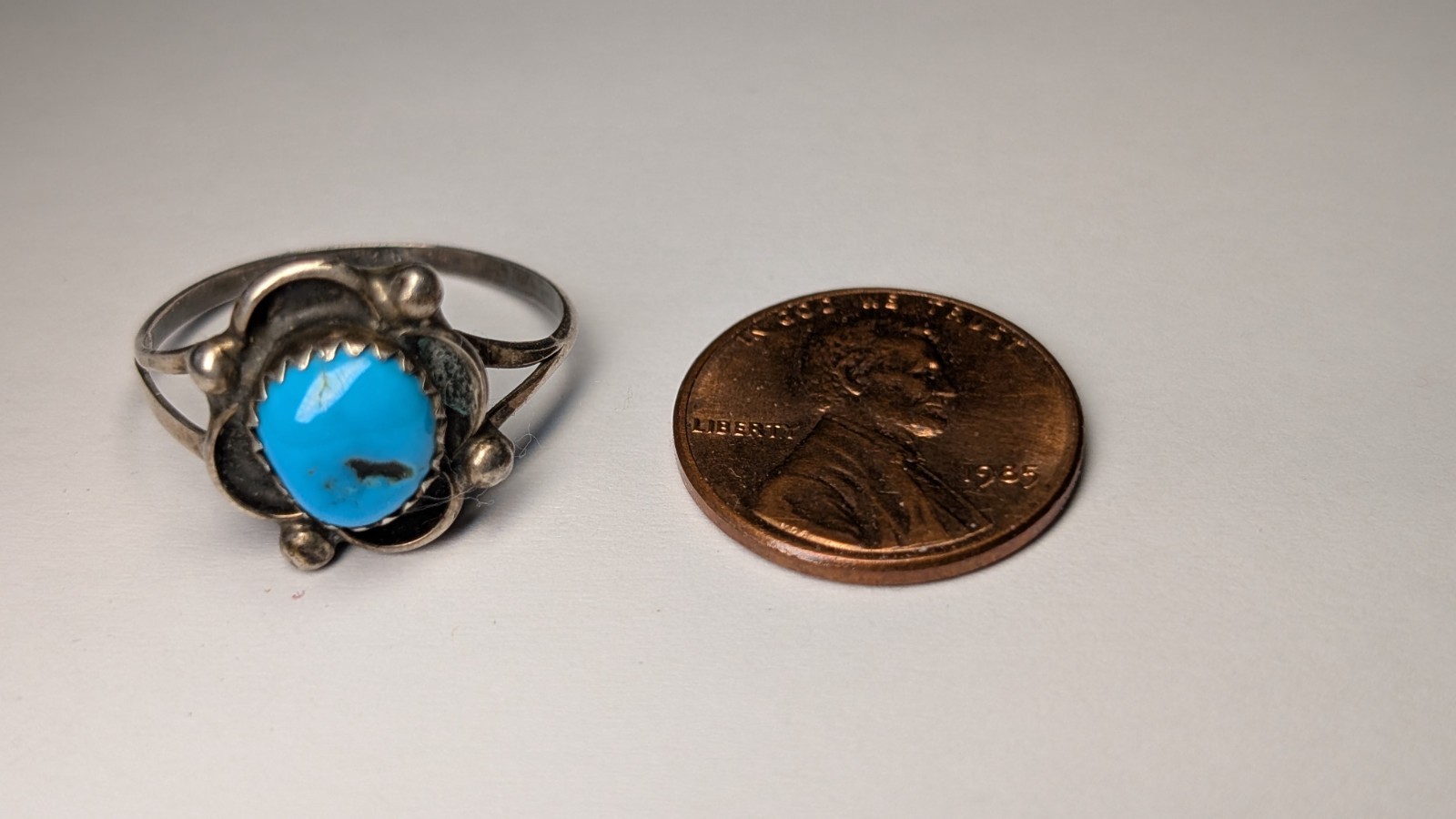 VINTAGE STERLING SILVER SOUTHWESTERN TURQUOISE RING ABOUT SIZE 8 1/2