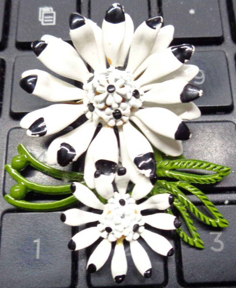 Vtg Estate Jewelry ~ WHITE BLACK GREEN Enamel Metal Flower Pin Brooch 2″