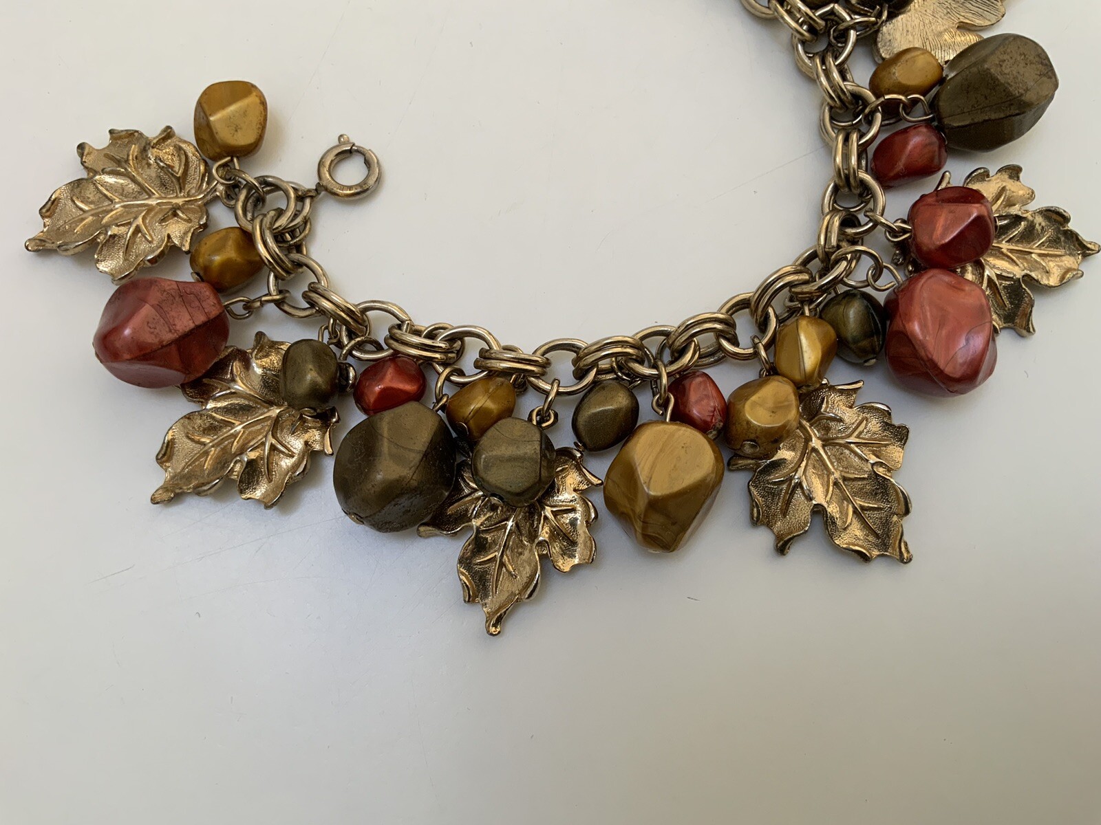 Autum/Fall Gold Tone Metal Leaf With Orange, Brown, Beige Lucite Bead Bracelet