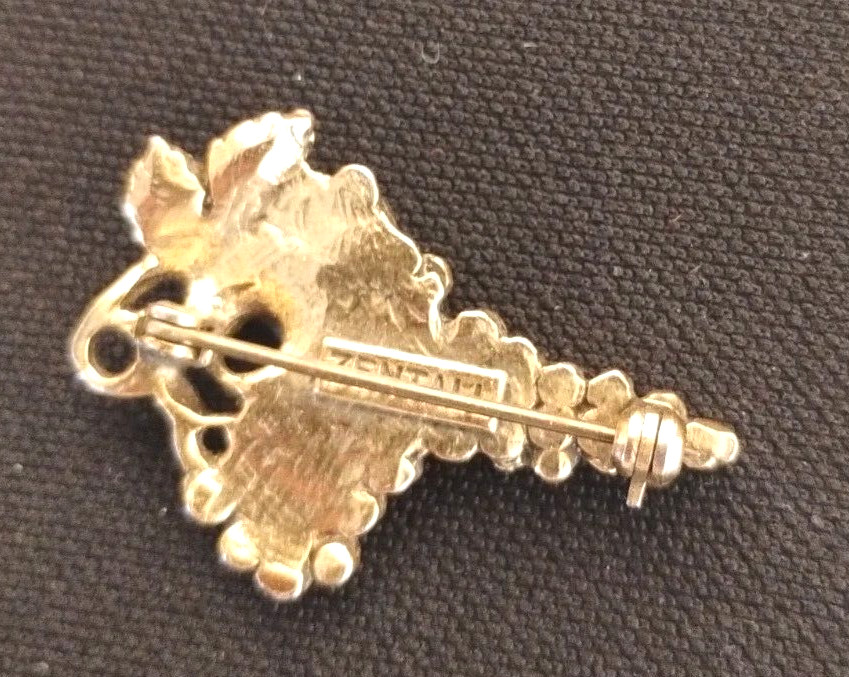 Vintage Zentall Signed Leaf Brooch Grapes Fruit Gold Toned