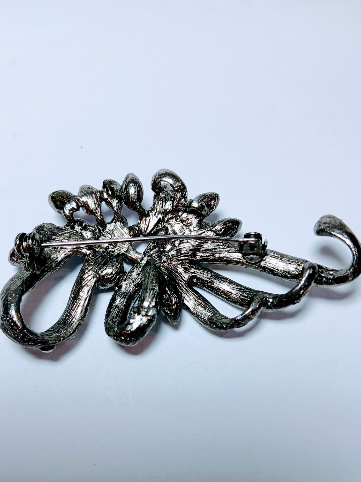 Vintage Floral Ribbon Brooch Pot Metal Pin Rhinestone Violet Blue Silver Tone