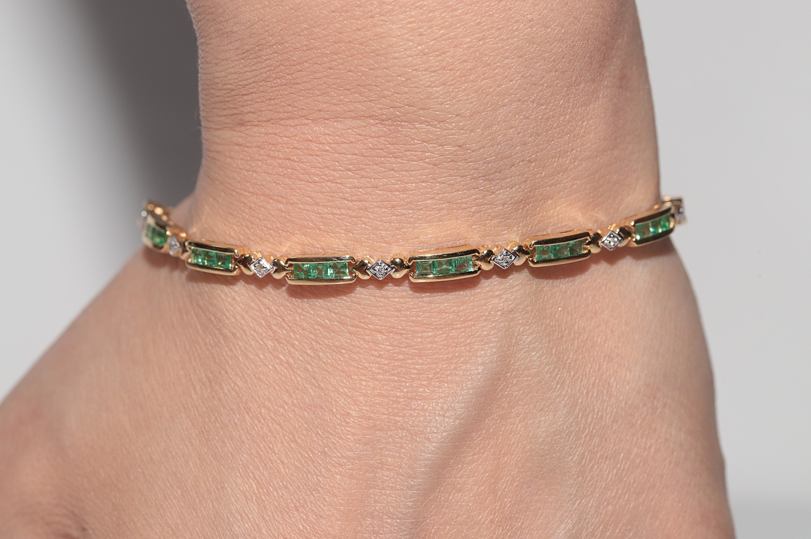 Vintage Circa 1980s 18k Gold Natural Diamond And Caliber Cut Emerald Bracelet
