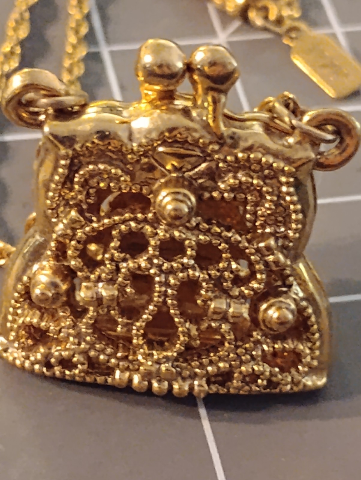 1928 Gold Tone Filigree PURSE w/Porcelain Rose Pearls Opens Pendant Necklace 28”