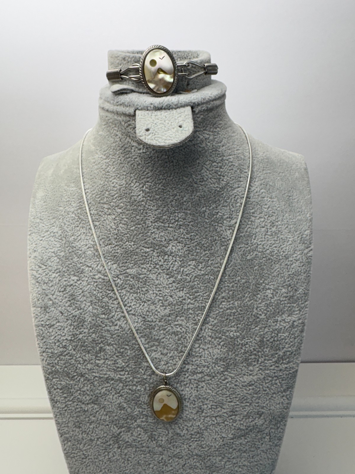 VTG MOP Abalone Mountain Scene Hinged Bracelet & Pendant w/ .925 Silver Necklace
