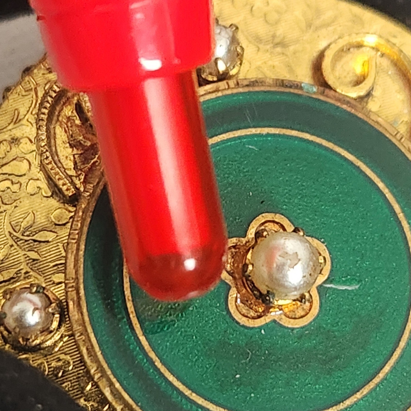 Antique Victorian Style Gold Tone Green Enamel Seed Pearl Round Floral pendant