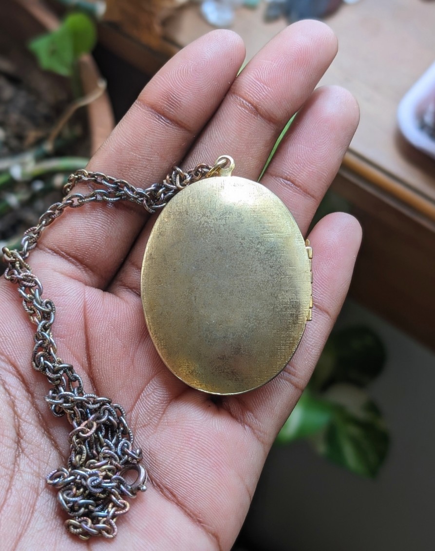 Romantic Courting Love Scene On Locket Vintage Chain 2″ Pendant 24″ Necklace