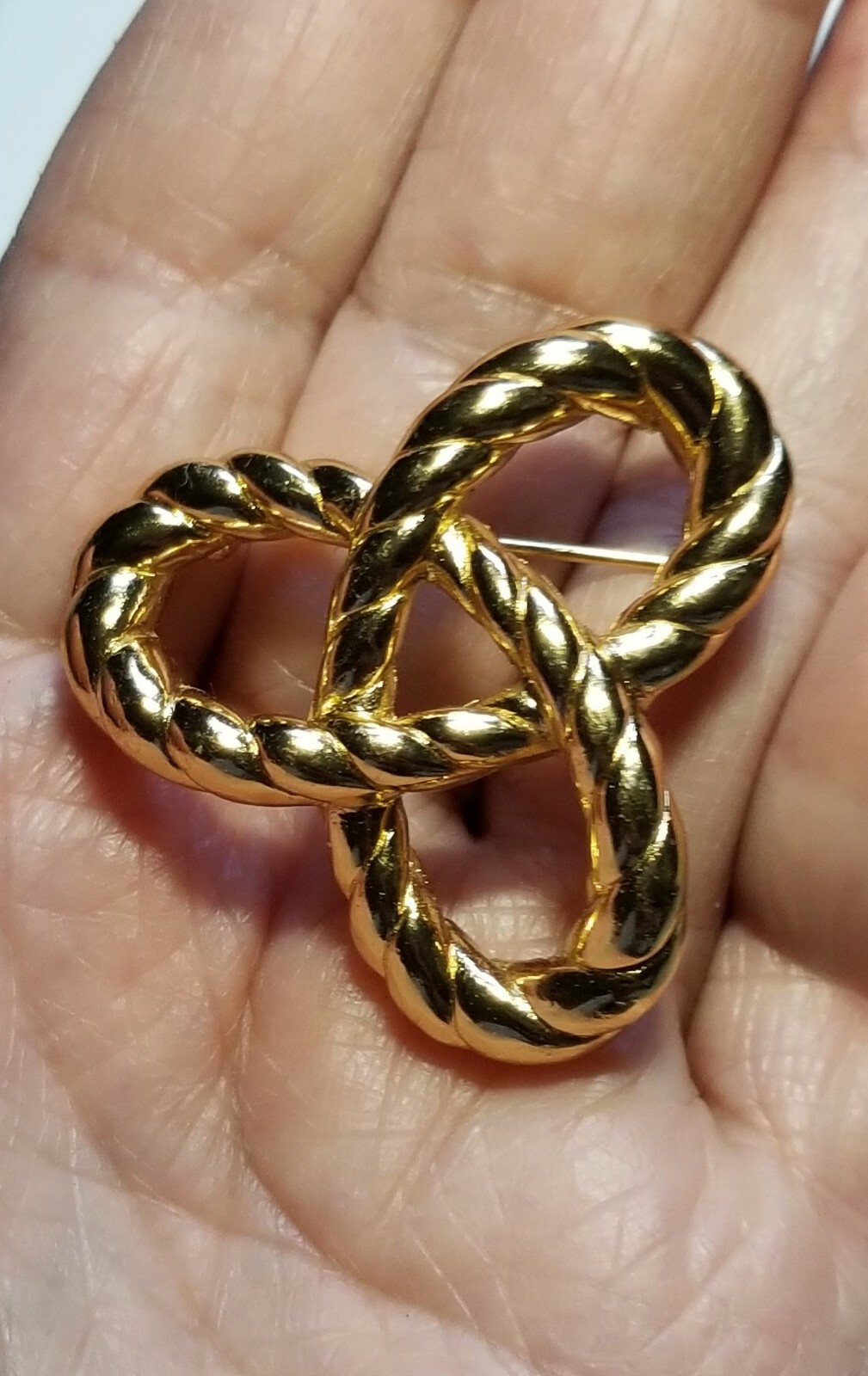 Vintage Goldtone Signed CROWN TRIFARI Knotted Rope Brooch Pin