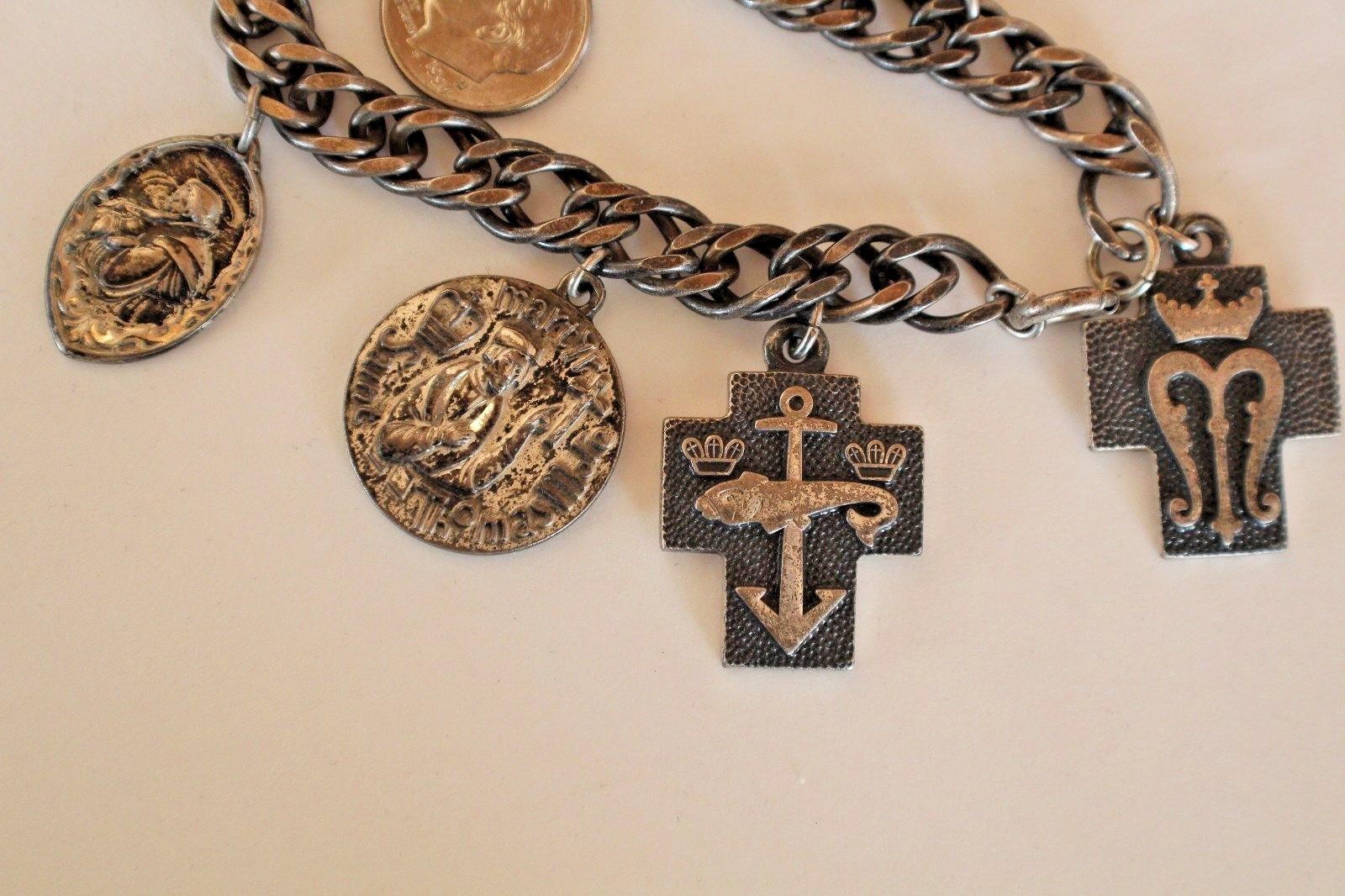 VINTAGE 925 RELIGIOUS 7 CHARM BRACELET 3 ARE CREED 5/16 X 7 1/4″, 63.2 GRAMS