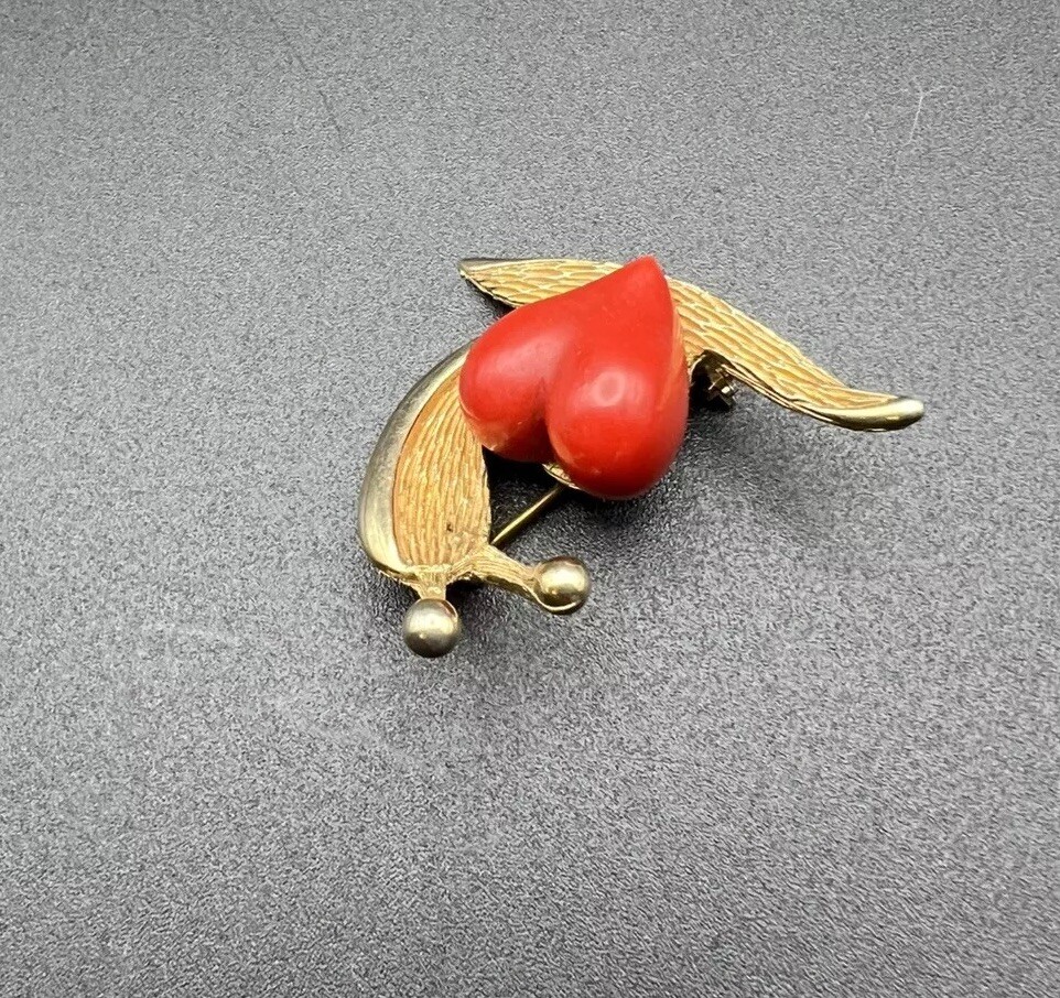 Figural Brooch Gold Tone Snail Red Heart Shell Pin Nautical Mermaidcore Costume