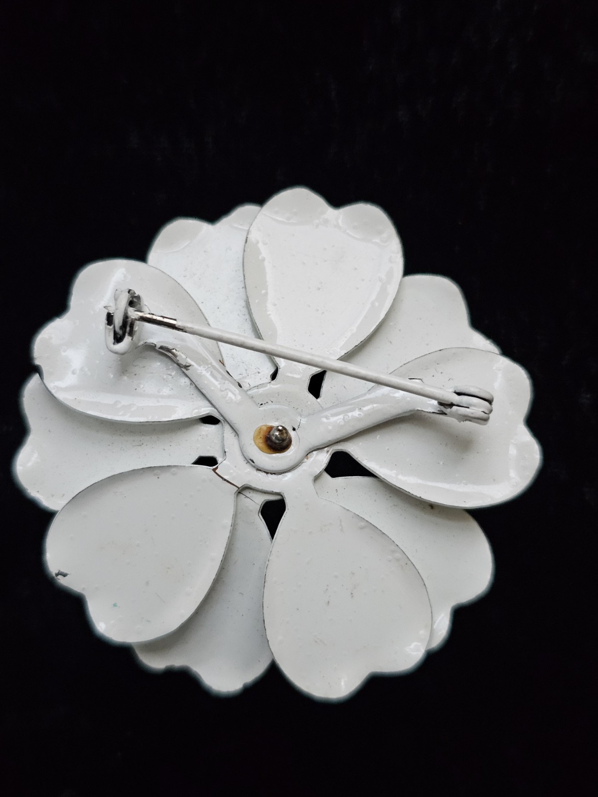 Vtg Brooch Flower Enamel Metal Retro Hippy Mod 60’s White & Black Pin 1.5″ Mcm