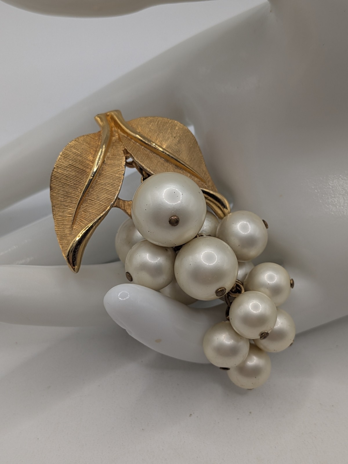 Vintage PARK LANE Faux Pearl Grapes Cluster Bead Pin Brooch Clip Dangle