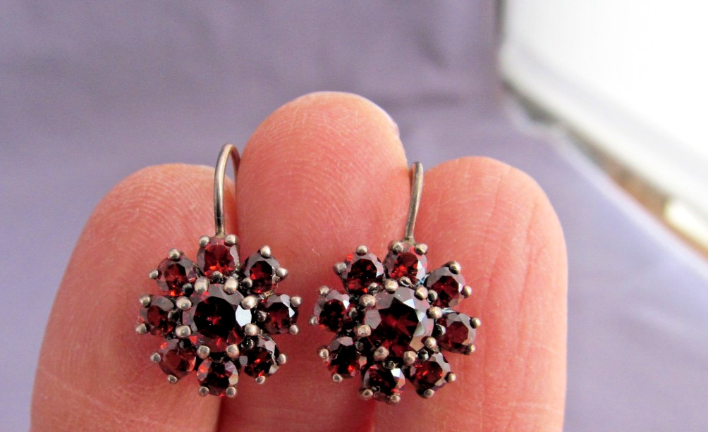 VINTAGE STERLING CLUSTER ROUND RED GARNET DROP DANGLE PIERCED SNAPBACK EARRINGS