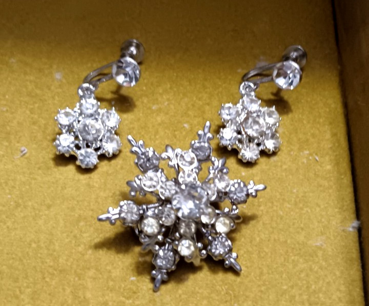 Vintage Rhinestone Screwback Earrings and Brooch Set