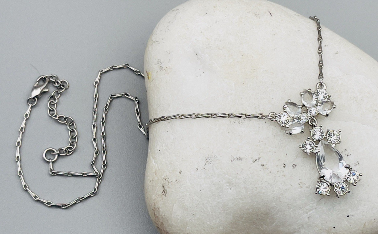 Monet Rhinestone Necklace Rhodium Plated Silver Metal 18″ Wheat Chain Vintage