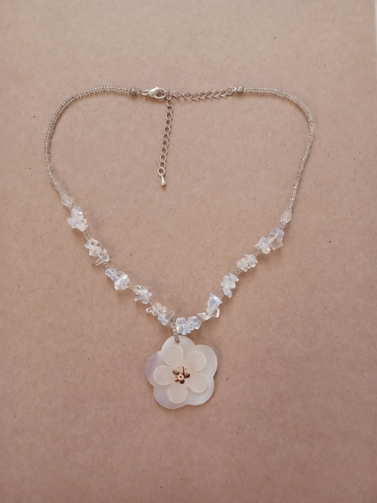 Vintage 90’s Y2K Early 2000’s MOP Shell Flower & Opalite Glass Bead Necklace
