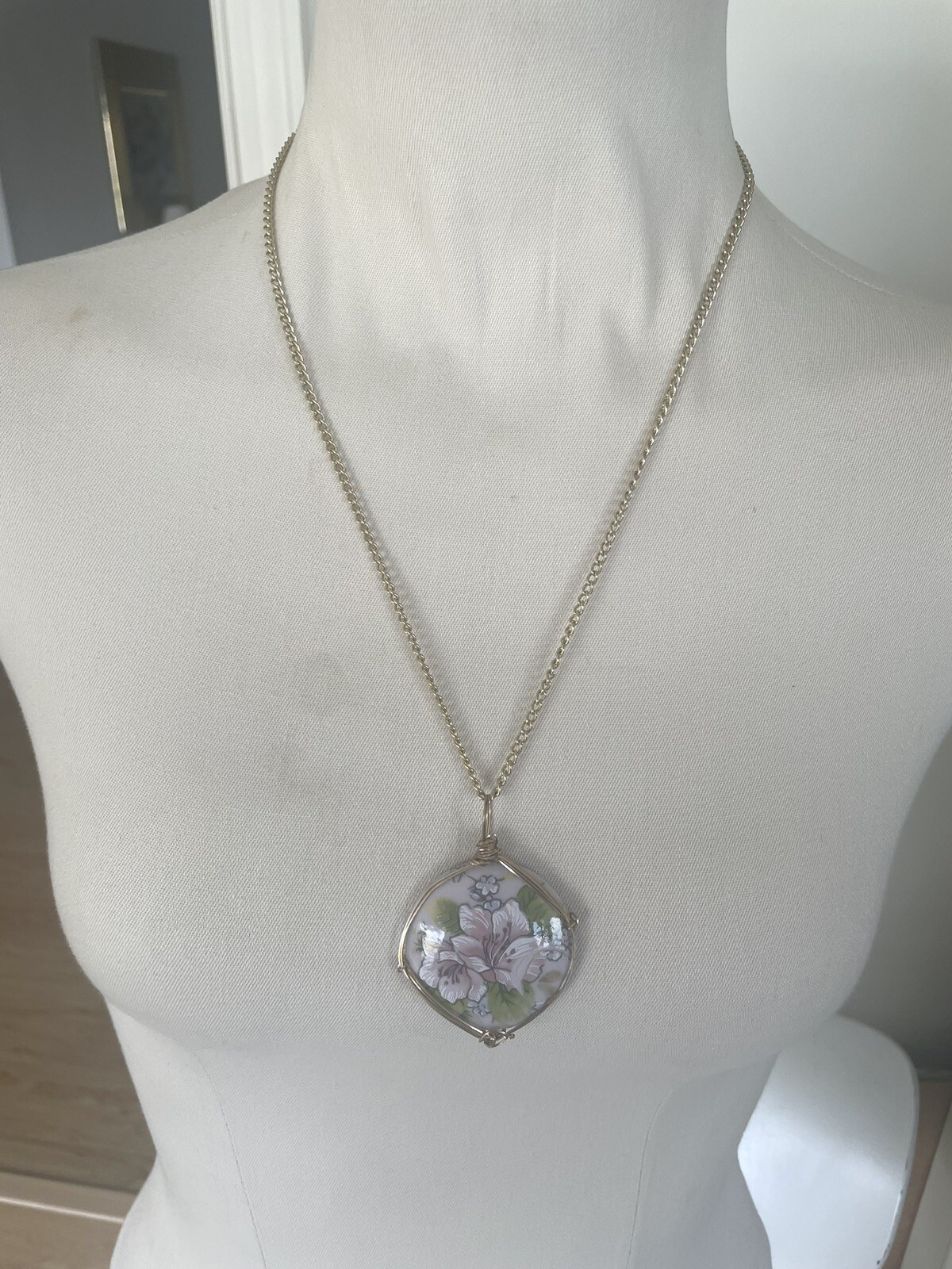 Wire Wrapped Enamel Floral Pendant on a Gold Tone Chain Retro