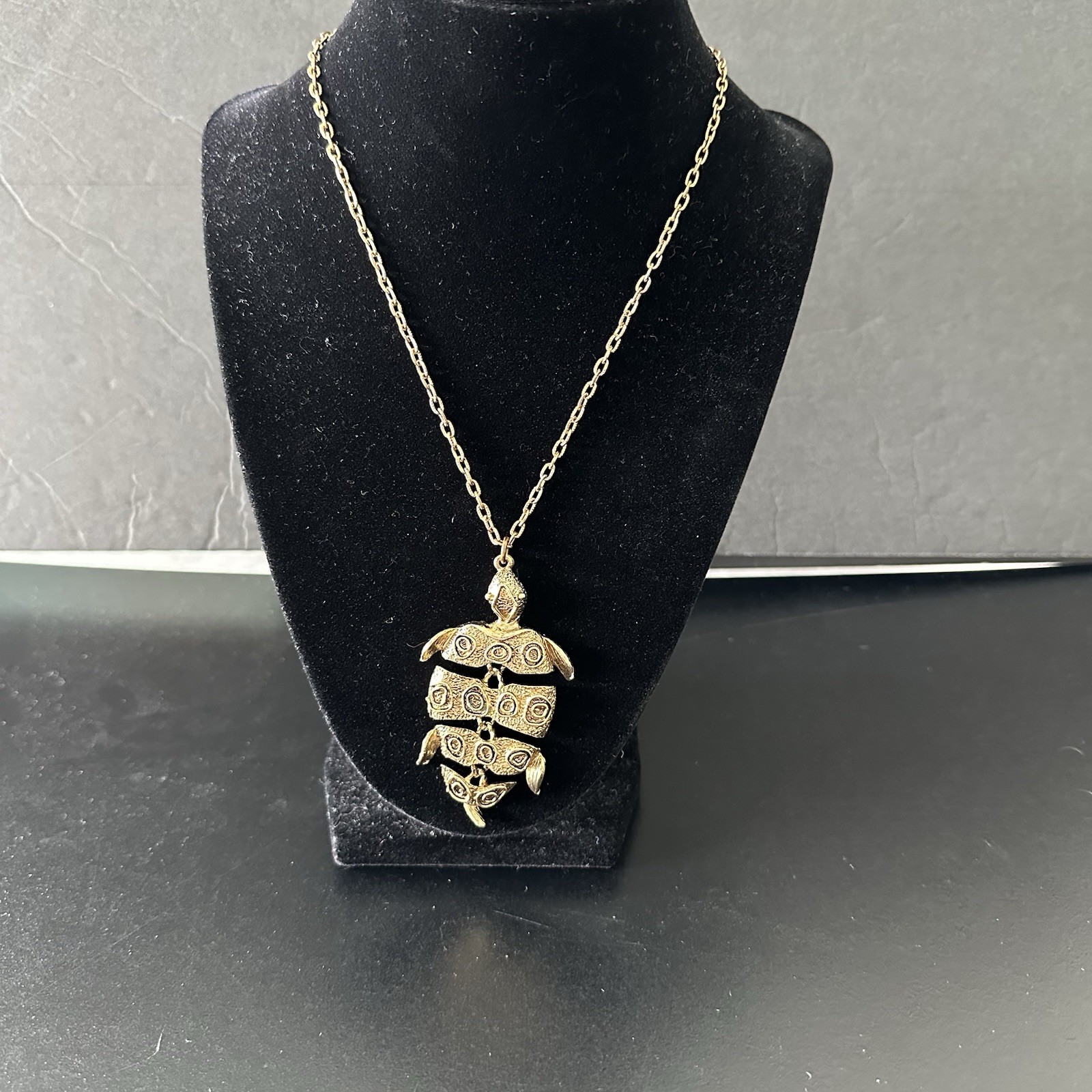 Vintage Gold Tone Articulated 2.75″ Turtle 24″ Chain Necklace UNSigned