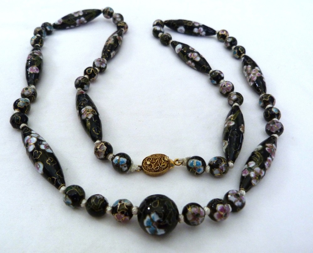 29 1/2″ LONG VINTAGE CHINESE BLACK PINK BLUE CLOISONNE ENAMEL HAND KNOT NECKLACE