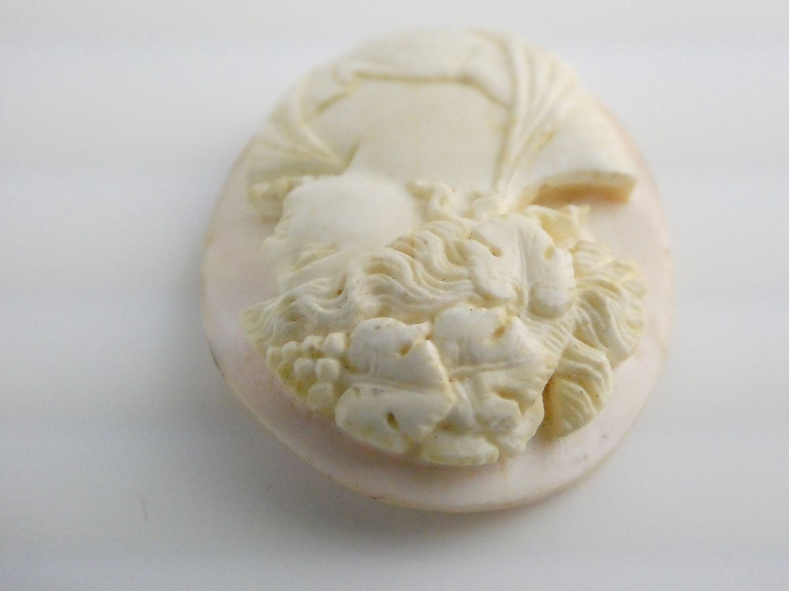 Vintage Loose Hand Carved Conch Shell Cameo Woman w Grape Leaves 39mm x 29mm 14g
