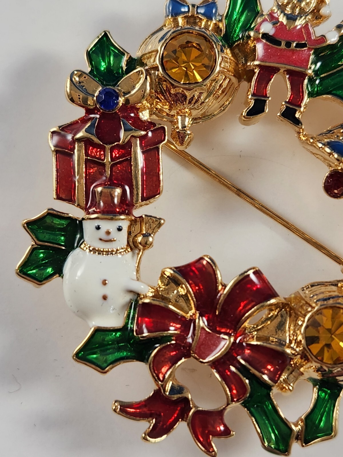 AVON Brooch Pin Christmas Collectible Holiday Wreath Rhinestones Santa Bell 2010