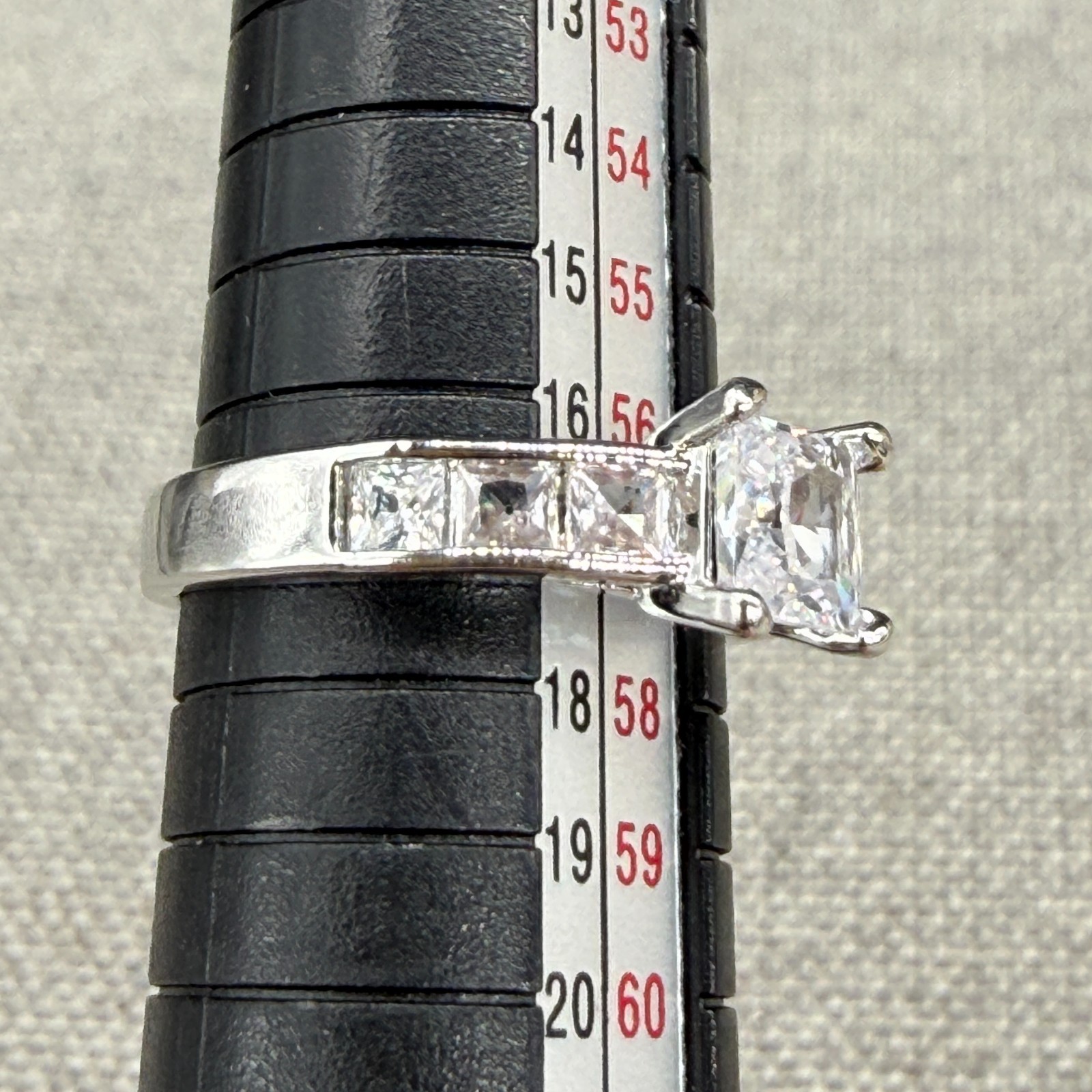 Vintage Ring Silver Tone Inset Clear Stones Crystal Square Center Stone Size 8