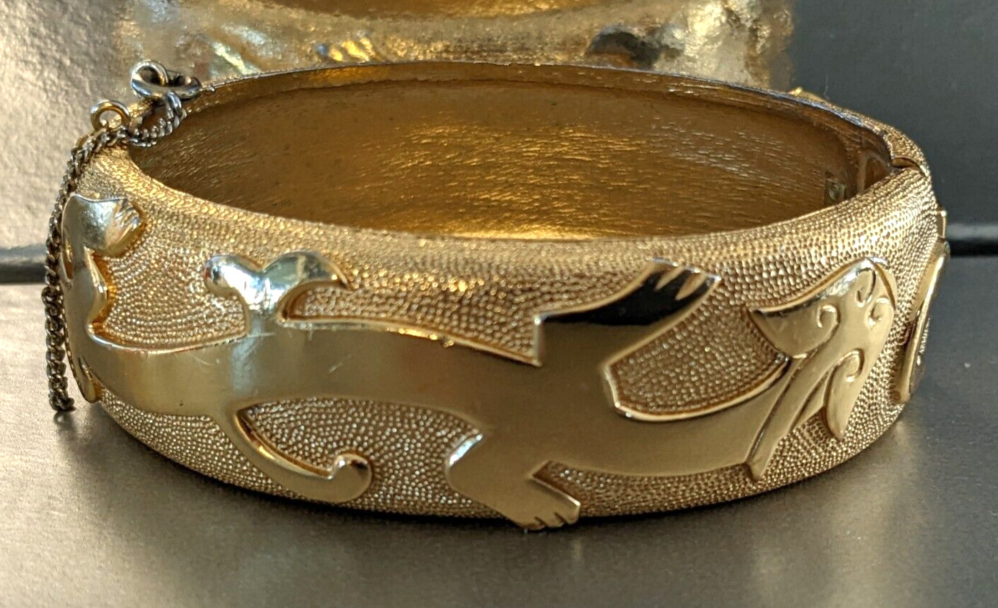 Vintage 1960’S Crown Trifari Gold-tone Finish Ming Asian Dragon Cuff Bracelet