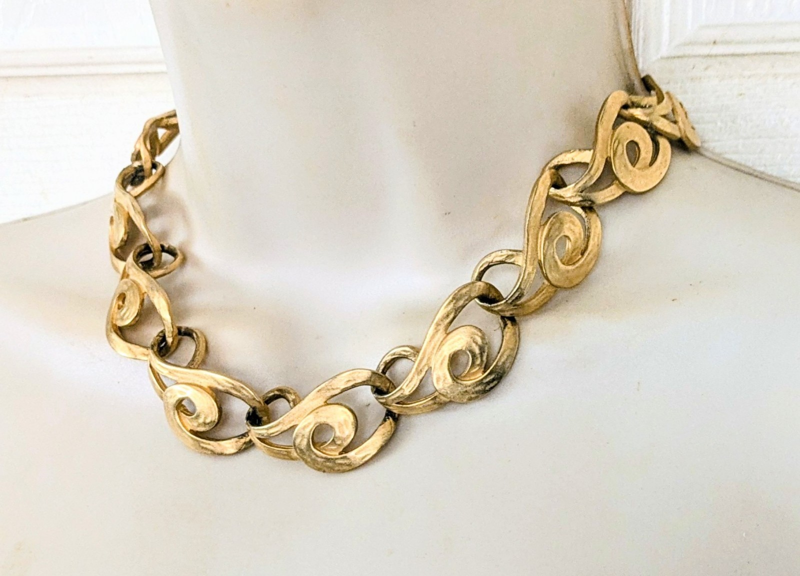 ERWIN PEARL Signed Designer Hammered Matte Gold Plate Swirl Choker Necklace 16″