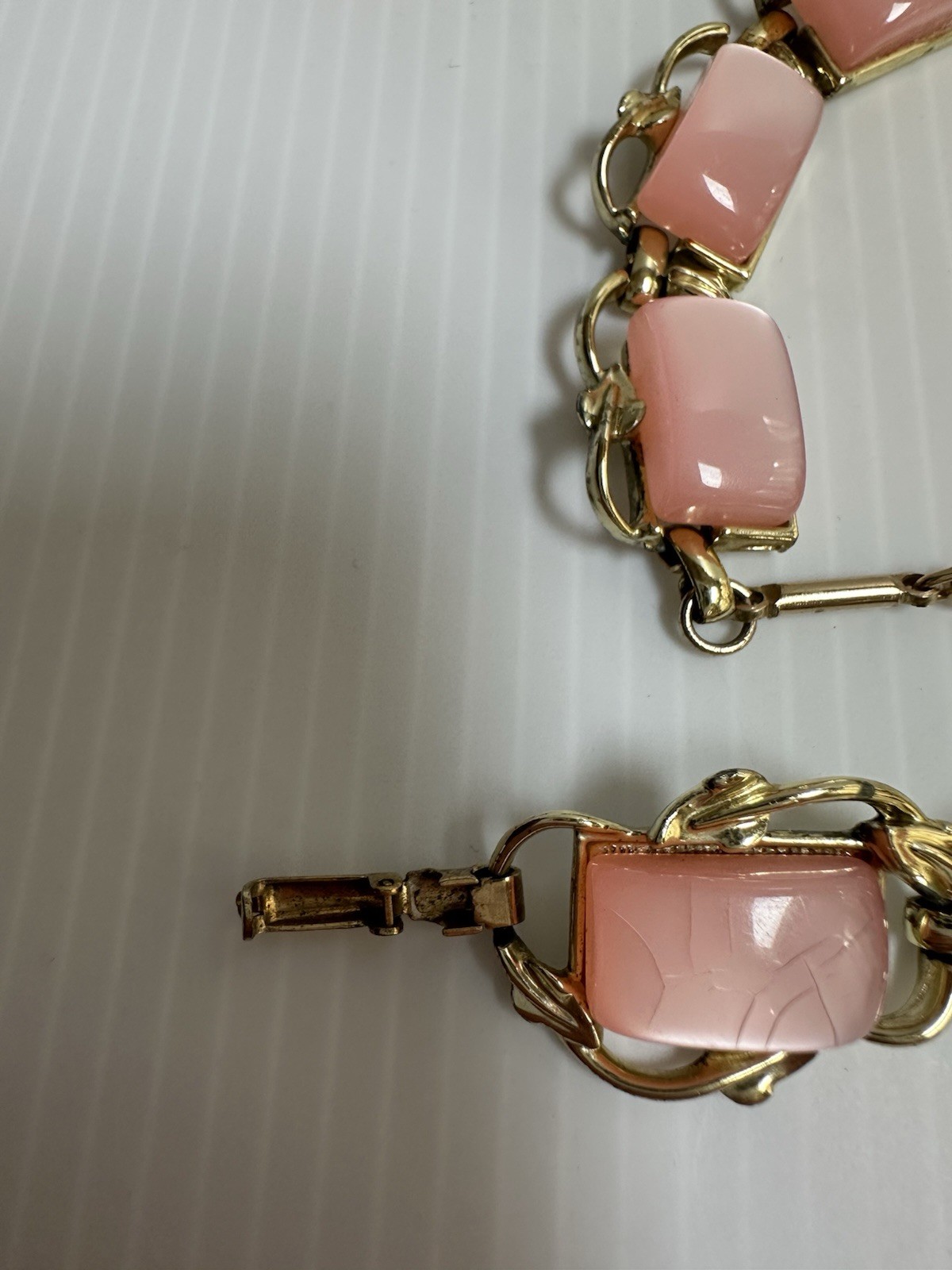 VTG 1950 SIGN CORO SET NECKLACE 17”BRACELET 7’ GOLD TONE THERMOSET PINK MOONGLOW