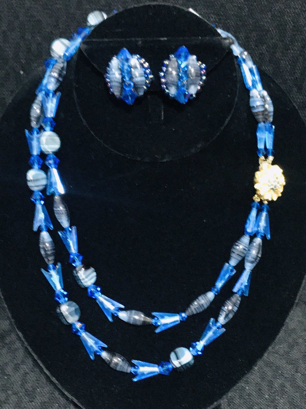 vintage blue glass art and beads necklace and clip on earrings 18”