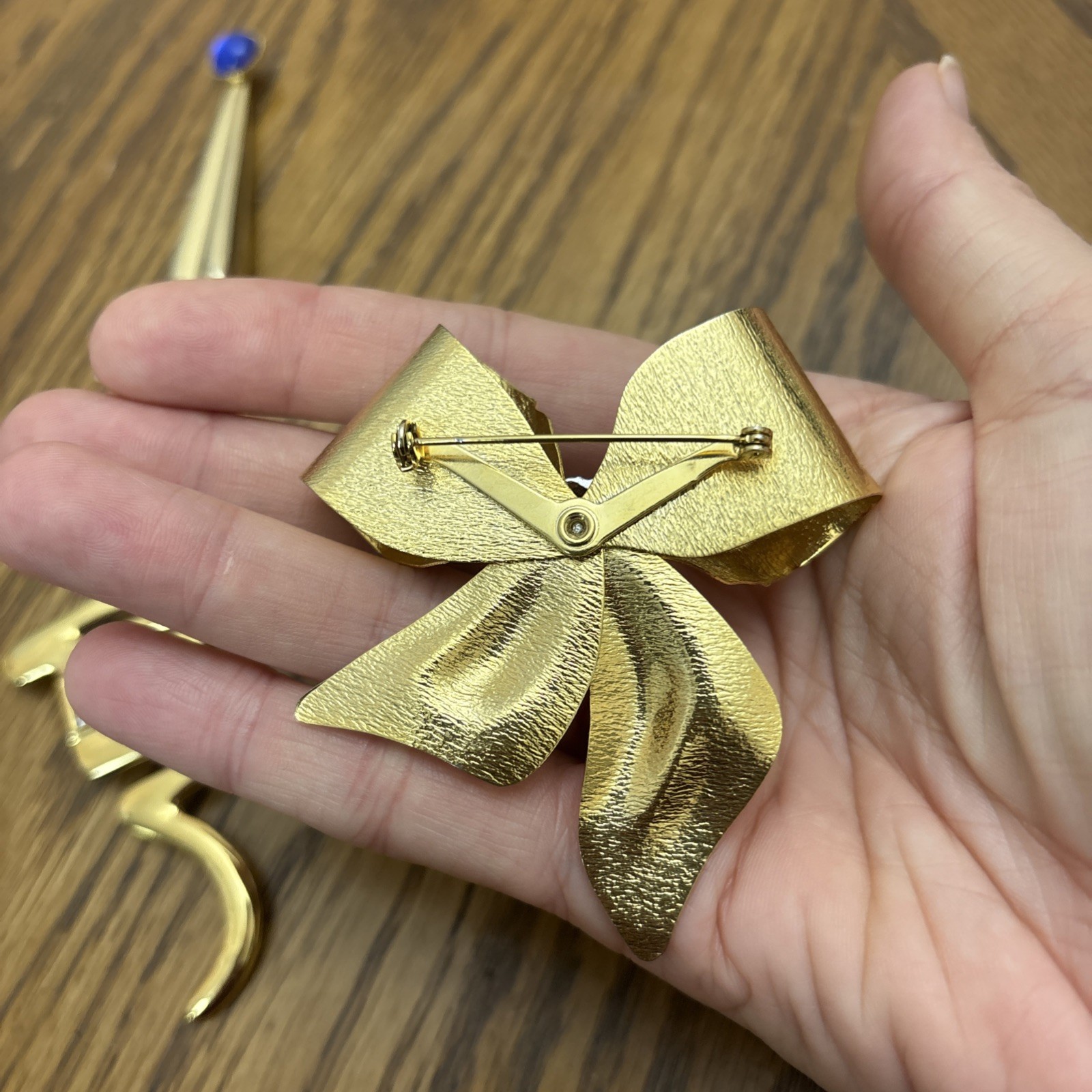 Set Of 4 Vintage Brooches Golden Tone Different Shapes