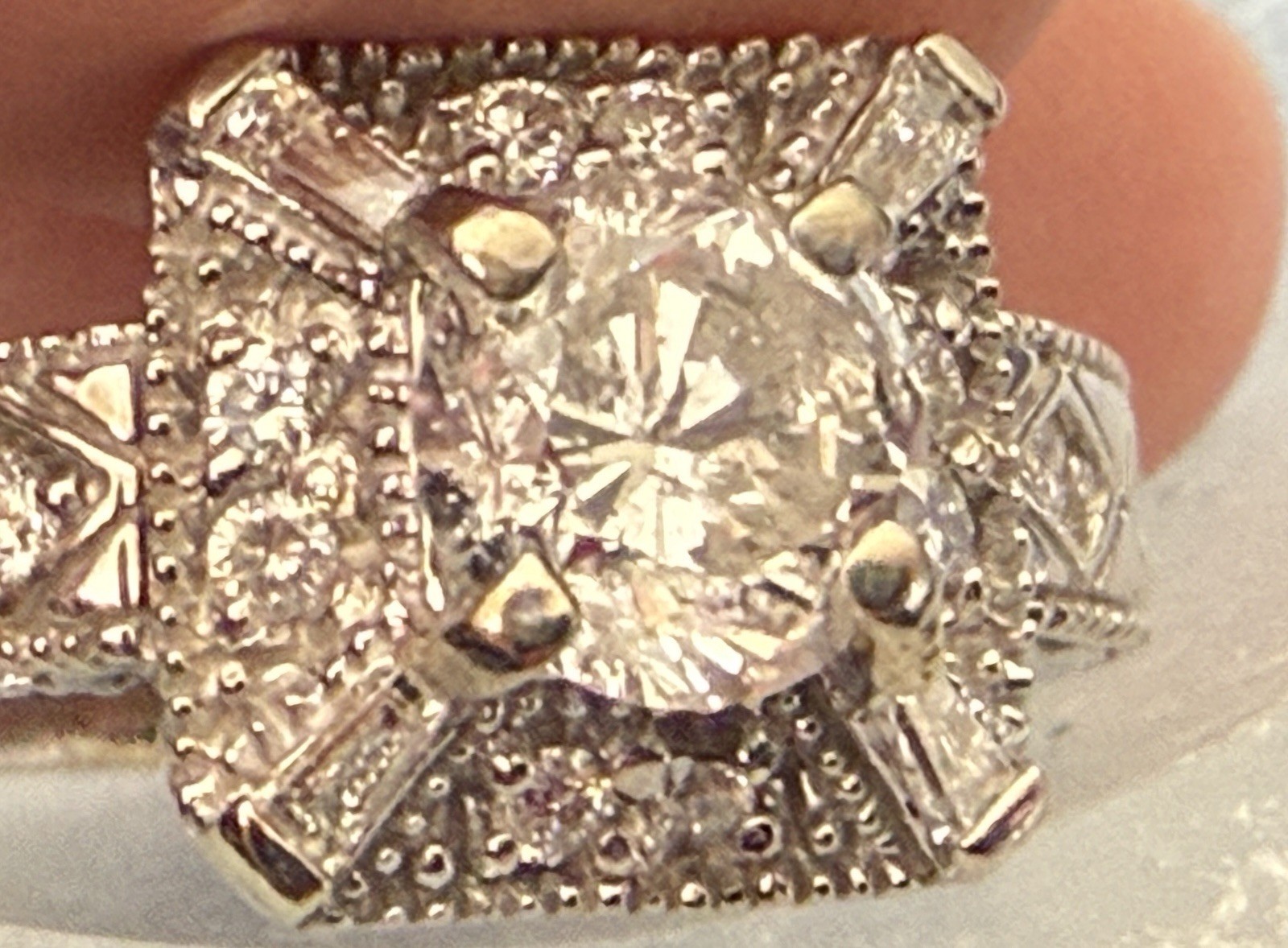 Vintage 1 Carat Diamond Filigree Ring in 14kt White Gold. Size 9