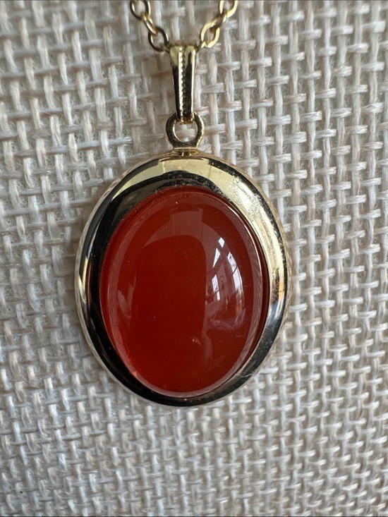 VTG Sarah Coventry Faux Carnelian Cabochon Pendant Necklace Gold-Tone