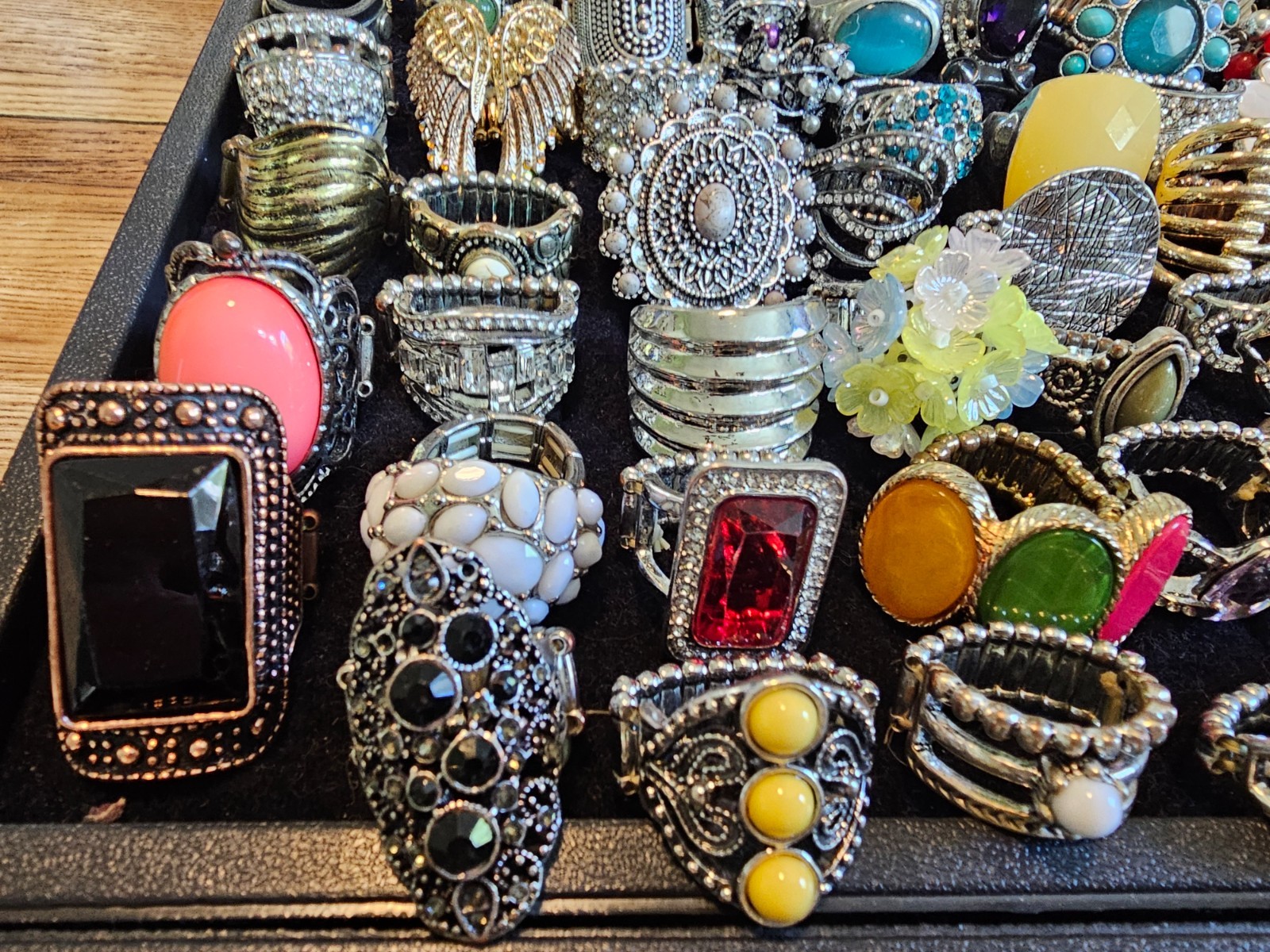 HUGE Lot of 169 Rings All Stretch Bands Rhinestone Retro Fun Colorful Bling!