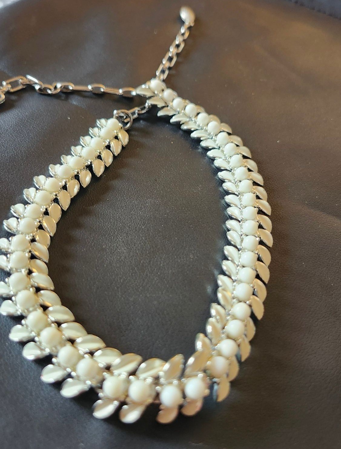 Vintage Silver Tone Necklace With White Beads & Enameled Leaves – Elegant Design