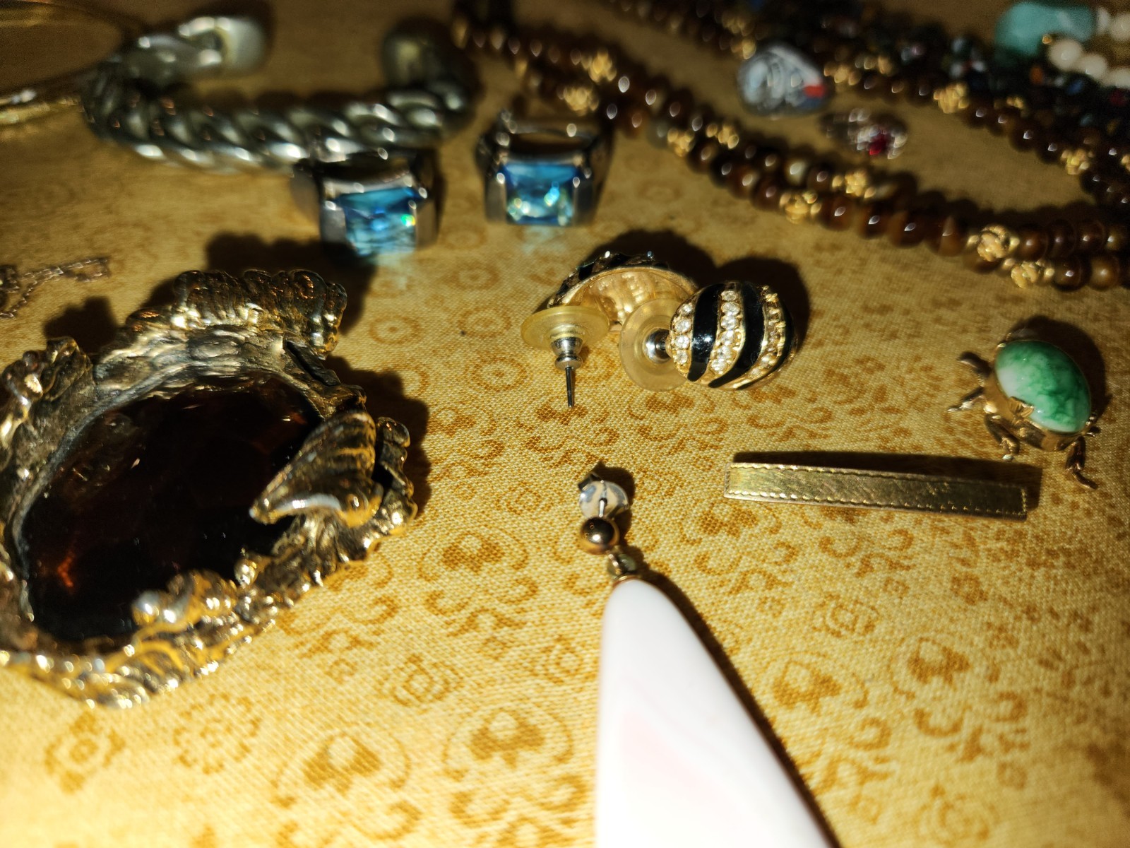 Vtg Mixed Lot of Jewelry Jade, Coral,pearls,tigers Eye, #825