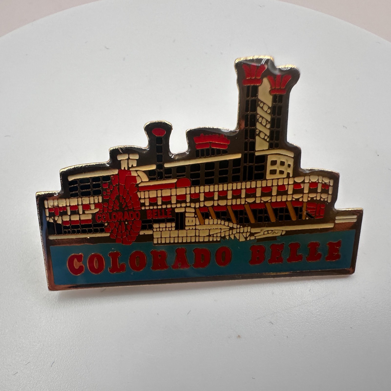 Vintage Y2K Gold Tone Colorado Belle Hotel Riverboat Enamel Lapel Pin Jewelry