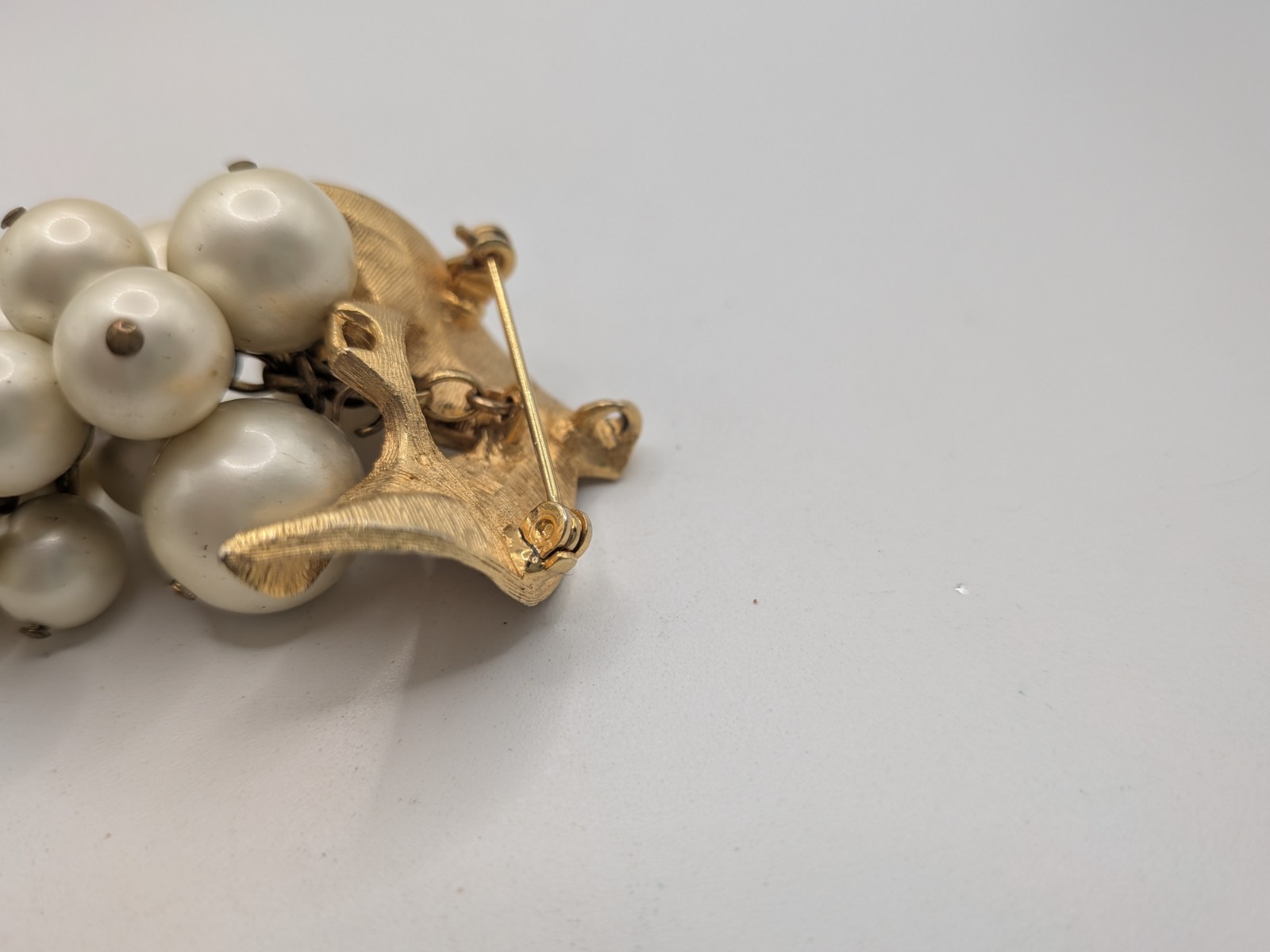 Vintage PARK LANE Faux Pearl Grapes Cluster Bead Pin Brooch Clip Dangle