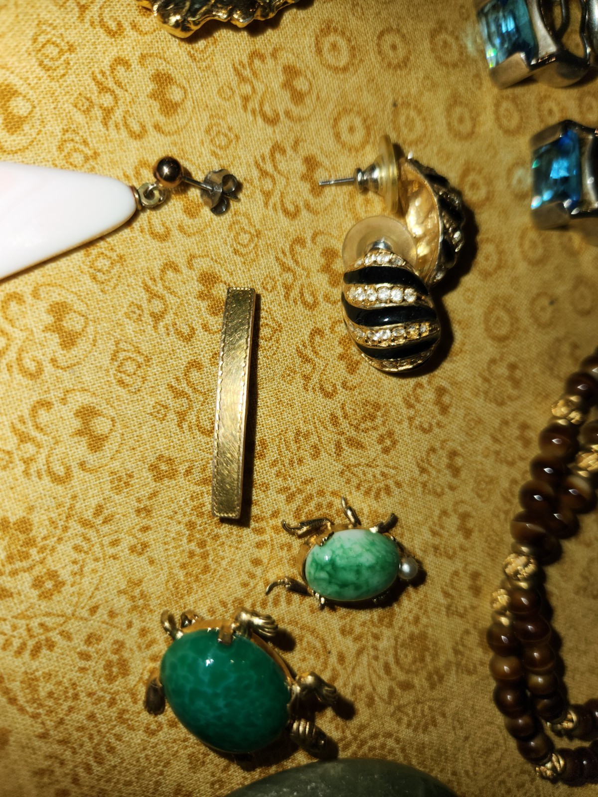 Vtg Mixed Lot of Jewelry Jade, Coral,pearls,tigers Eye, #825