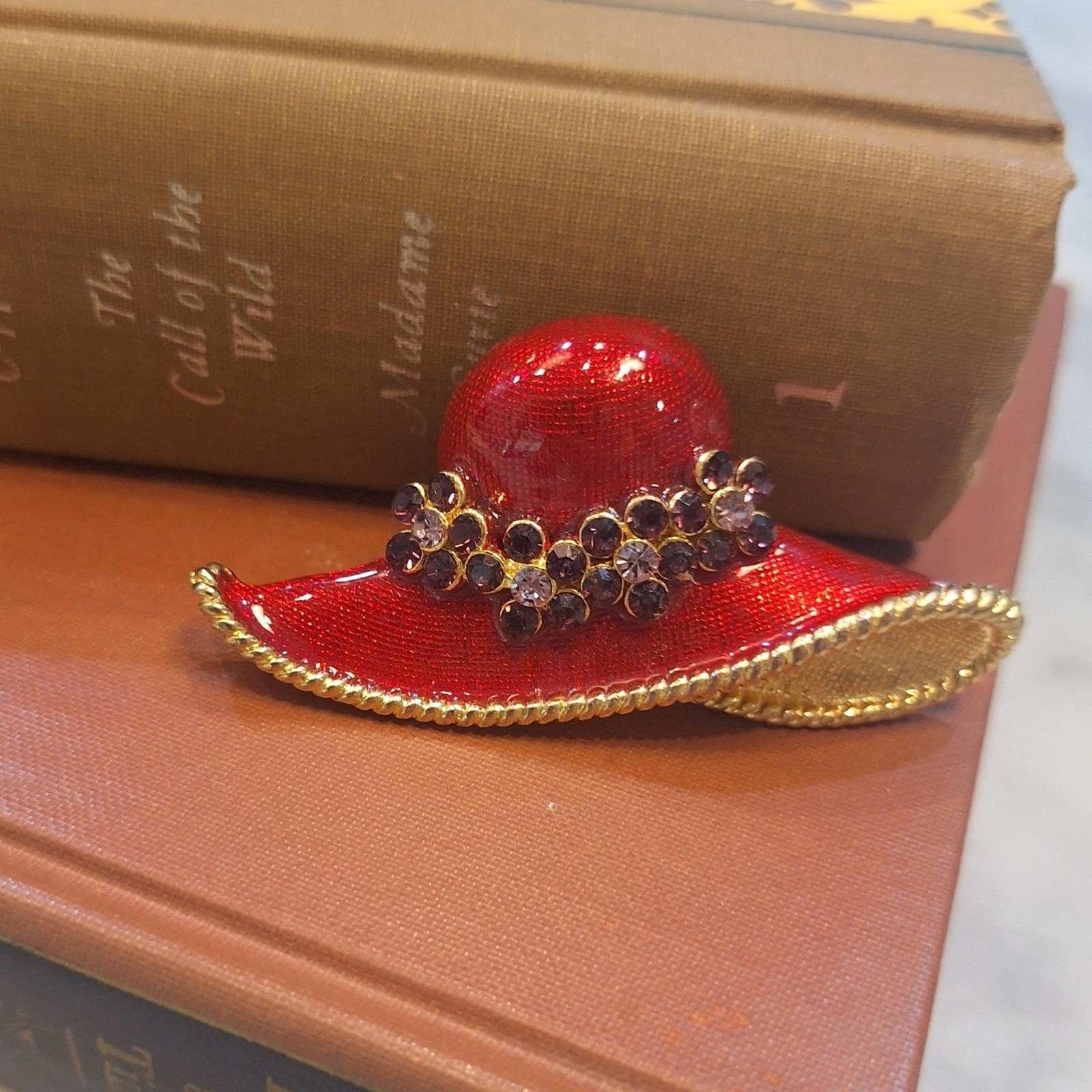 Vintage Hat Brooch Women OS Red Enamel Gold Tone Rhinestone Red Hat Society Pin